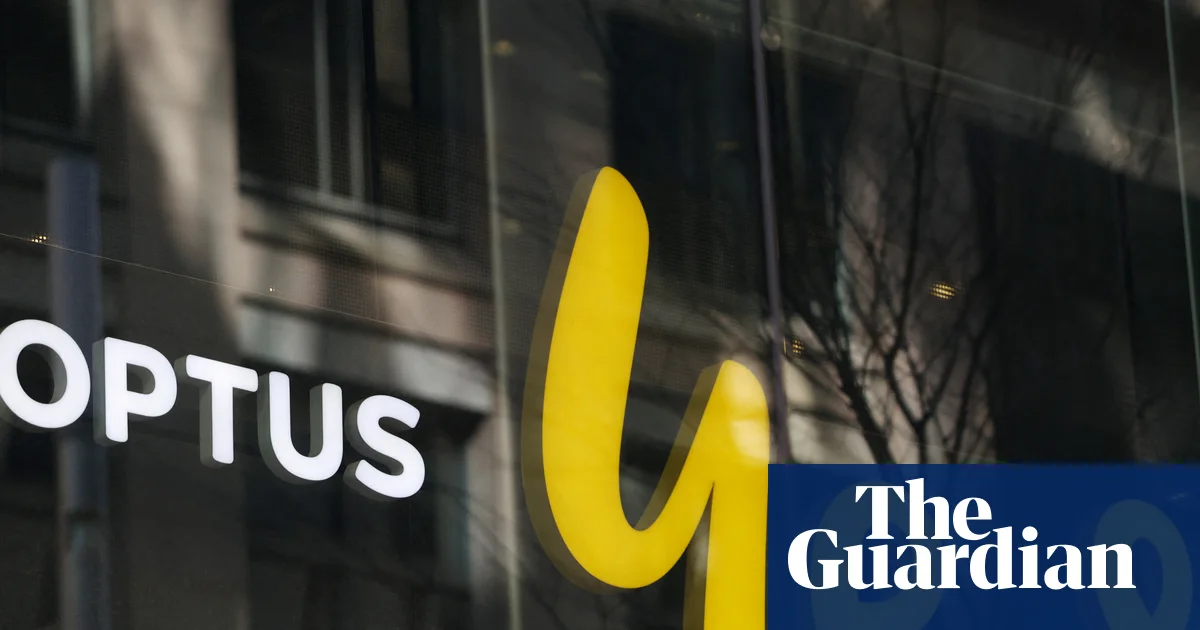 Optus CEO Faces Tough Days After Singtel Meeting Amid Outage Crisis, Says Anika Wells