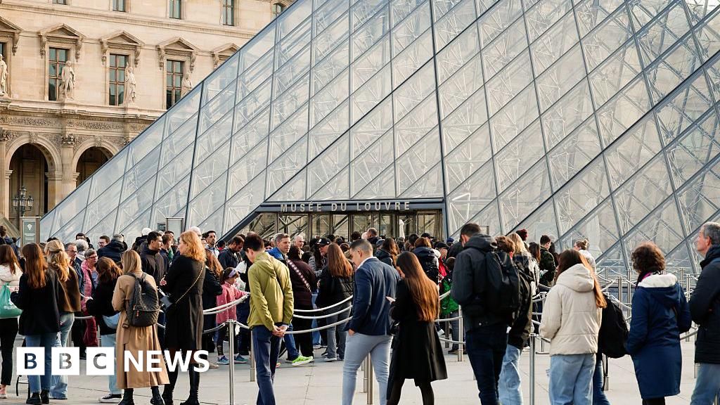 Louvre returns to normal after bold crown jewel theft—justice on the way