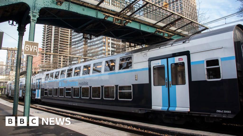 Man detained over viral video of alleged assault on Paris train