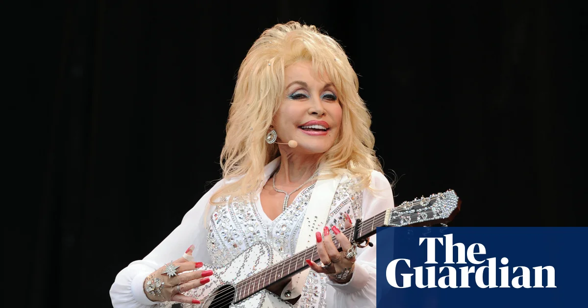 Dolly Parton’s Sister Urges Fans to Pray as Country Legend Faces Health Challenges