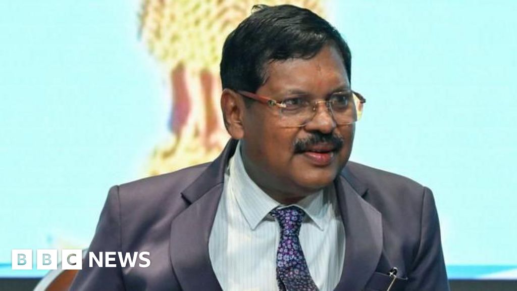 Youth protests turn violent as shoe hurled at India's chief justice over religious row