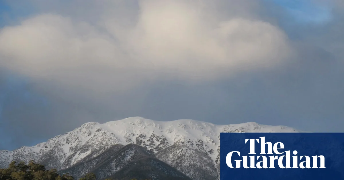 Emergency responders recover two hikers' bodies in Victorian high country