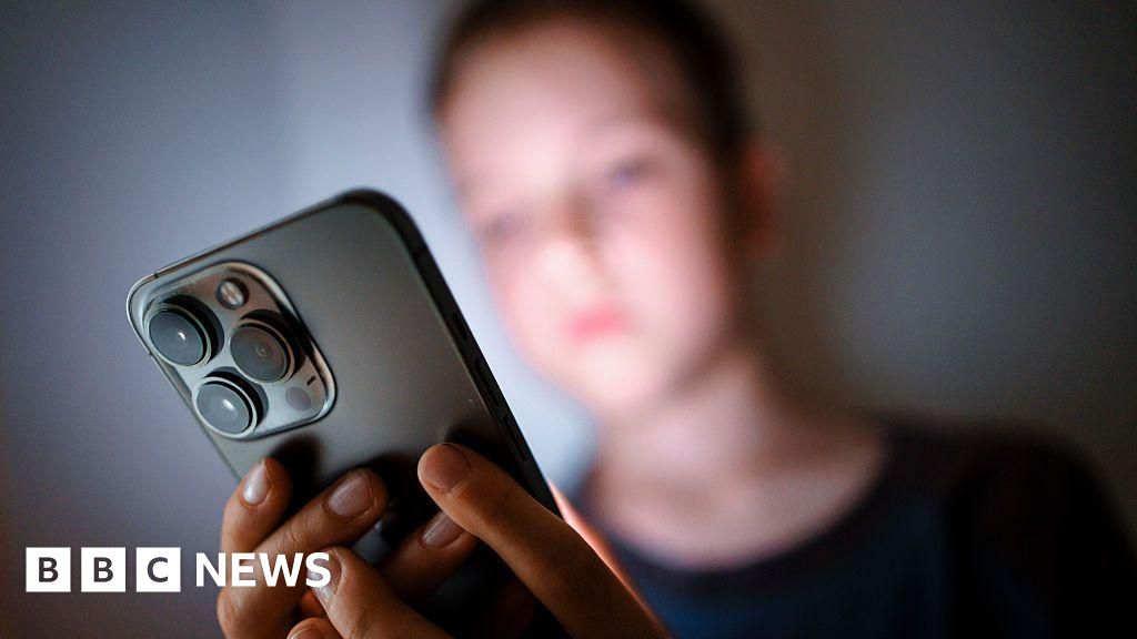 Smartphone ban brings order and focus, says Northamptonshire teacher