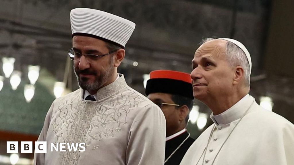 Pope Leo Makes Historic Visit to Istanbul's Blue Mosque