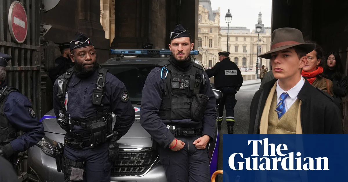 Meet ‘Fedora Man’: Dapper French Teen Revealed as Louvre Heist Hero in Viral Photo | France