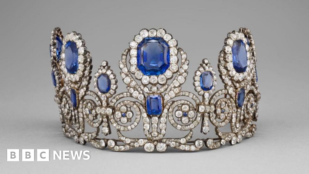 Two more hit with charges in Louvre jewelry theft crackdown