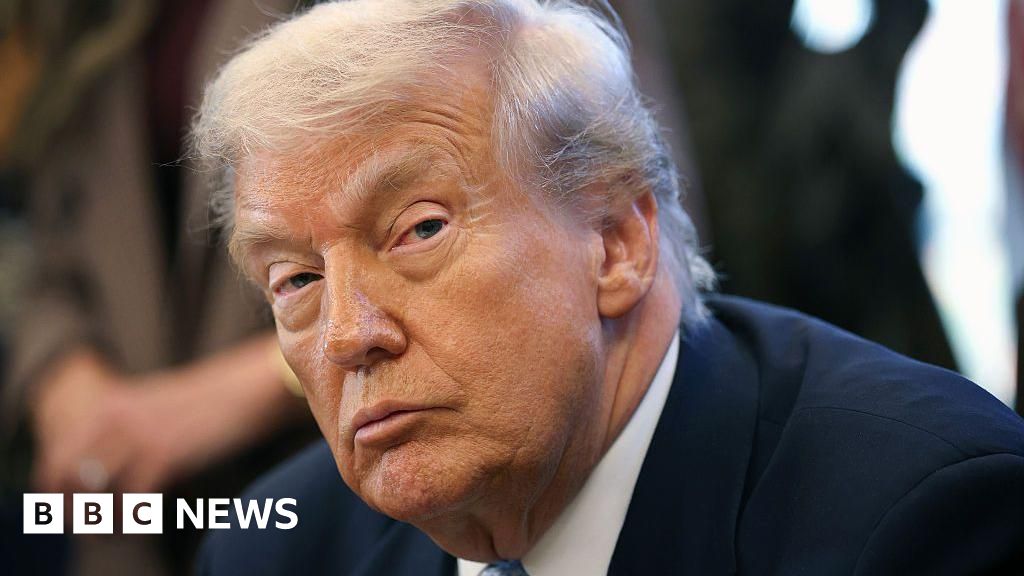 Trump urges airlines to treat Venezuelan airspace as closed territory