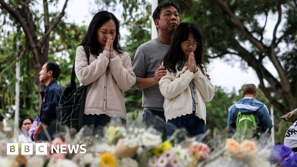 Death toll hits 146; thousands line up to honor victims