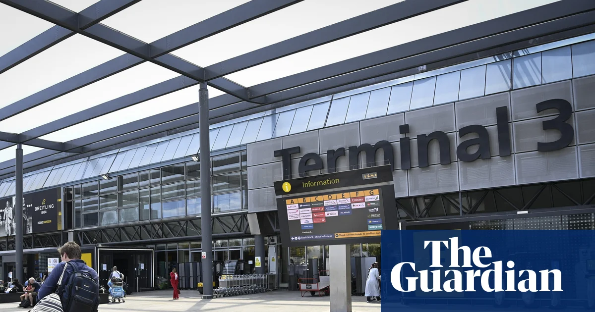 Man detained after Heathrow crowd reportedly assaulted with pepper spray, authorities say