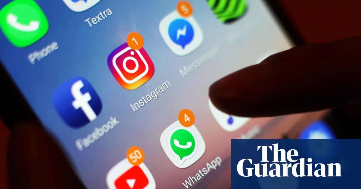 Instagram and Facebook start shutting down accounts ahead of Australia's under-16 social media ban