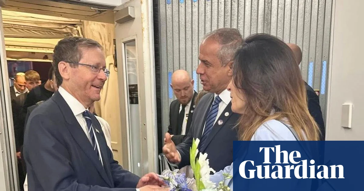 Isaac Herzog visits Bondi to stand with terror attack survivors amid heavy security