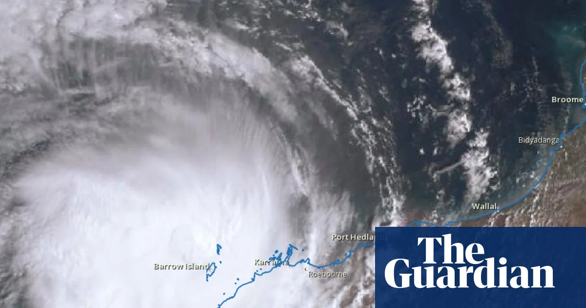 Pilbara residents warned: Tropical Cyclone Mitchell unleashes fierce winds, shelter now urged