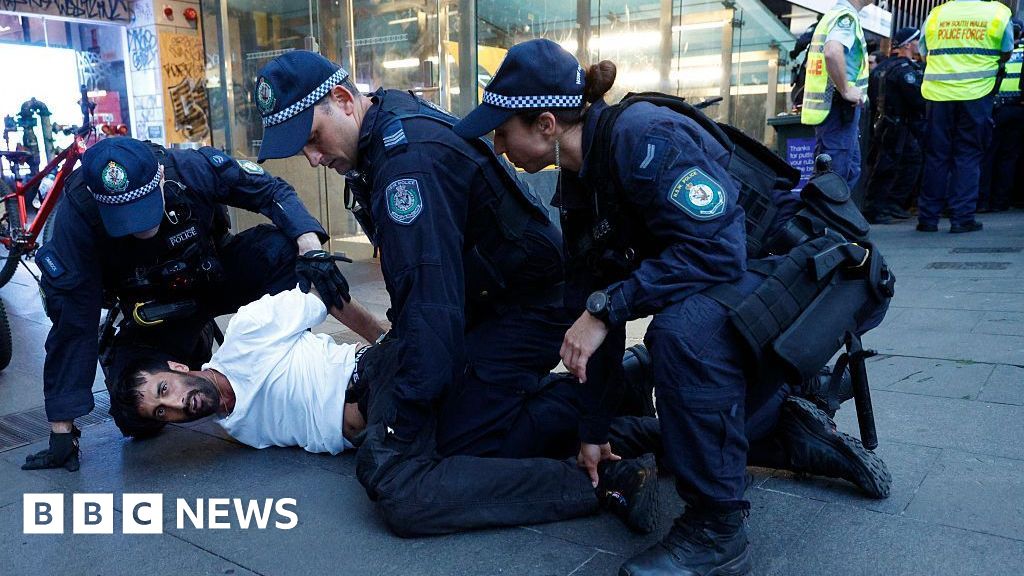 Australian Police Stand Firm Amid Protest Violence