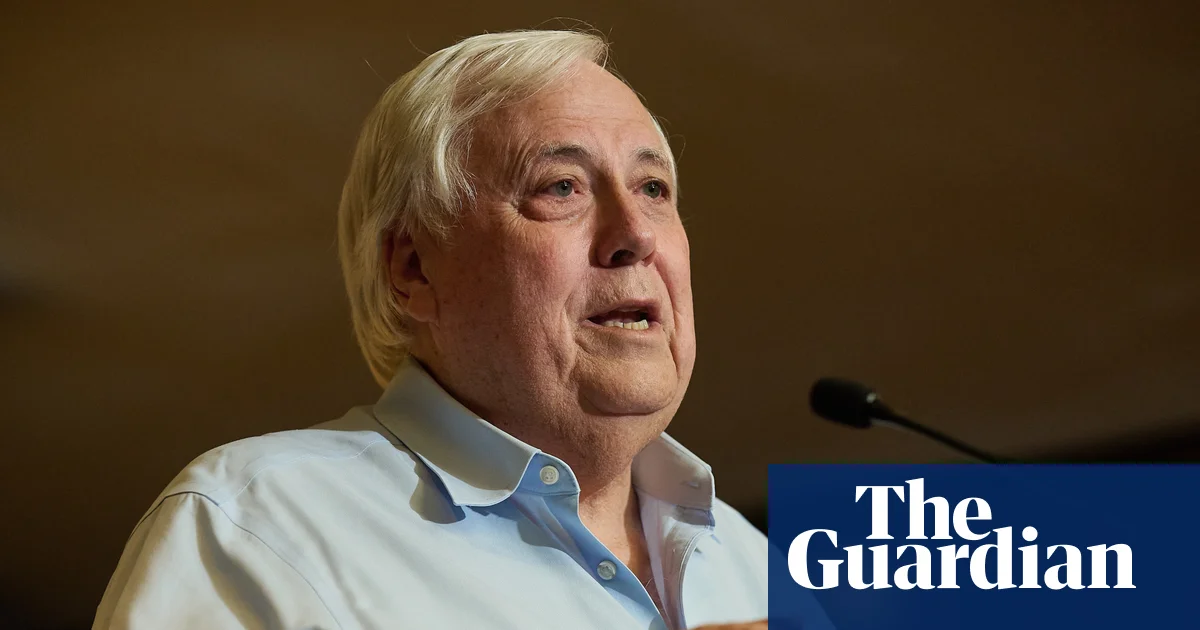 Clive Palmer dismisses Bannon's claim he plotted 2019 Aussie election ad gambit