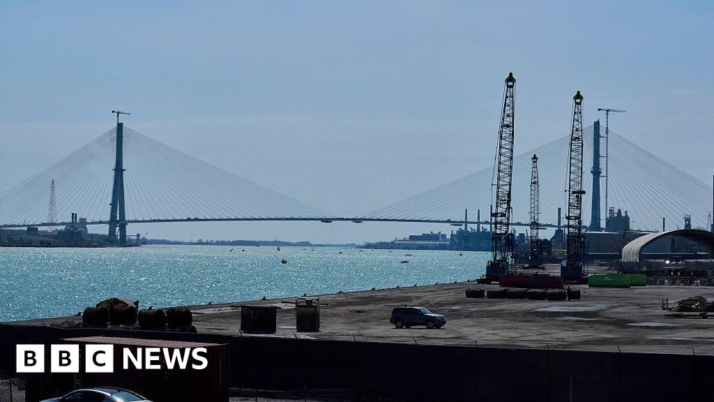 Trump warns: US-Canada bridge opening may be blocked