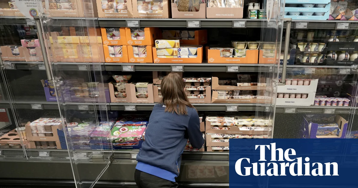 UK Retailers Hunt for Cost-Cuts as Rising Wages Hit Jobs and Hours