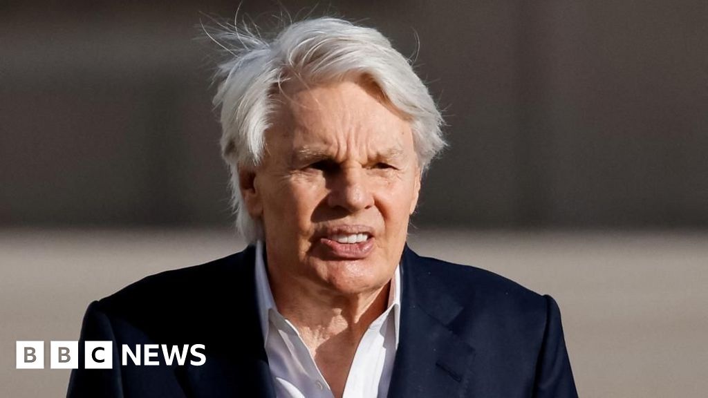 Prison Call Recordings Challenge Ex-Abercrombie Boss’s Suitability for Trial