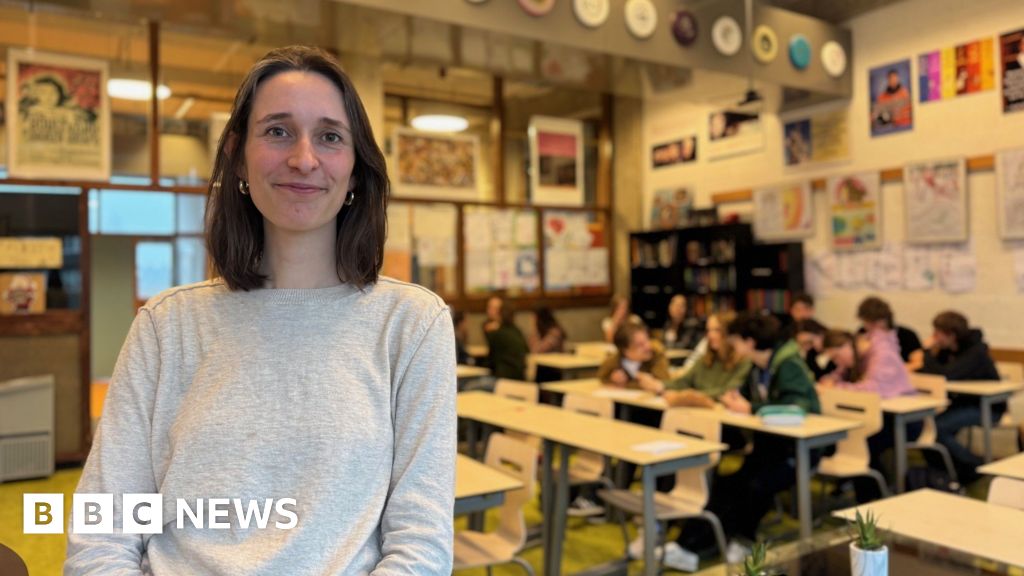 Are Phone Bans Boosting Performance in Dutch Schools?