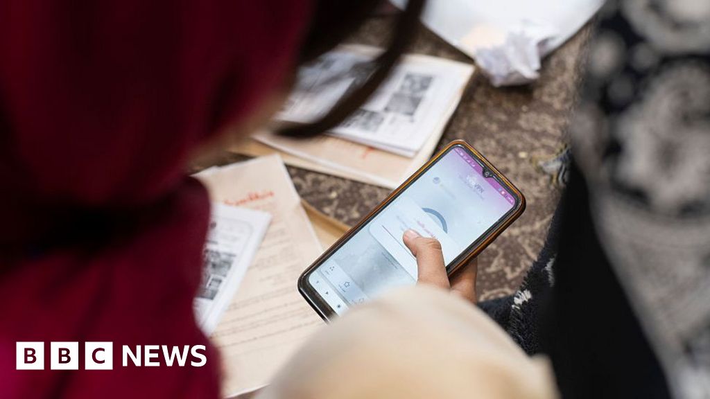 Iranians defy online censorship to stay connected with loved ones abroad