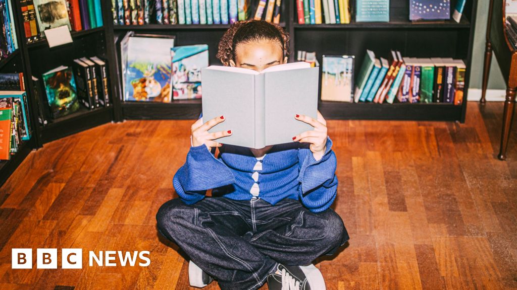 TikTok Sparks Battle Between "The Housemaid" and "Fourth Wing" on New BookTok Bestseller List