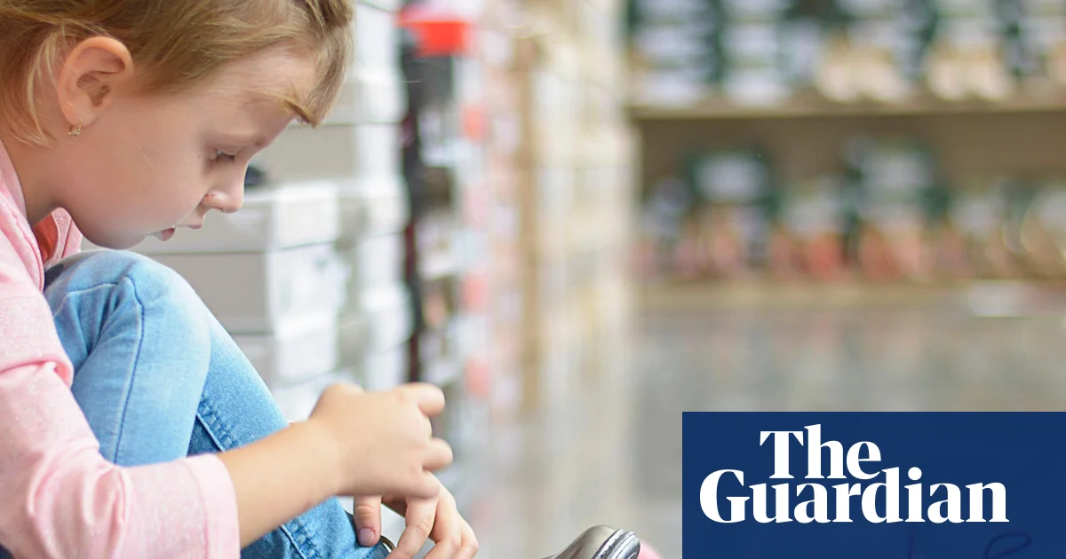 Kids’ shoe shops warn closures threaten children's foot health — retail warning shot