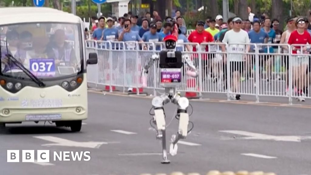 Watch: Runners face off against robots at China Half Marathon