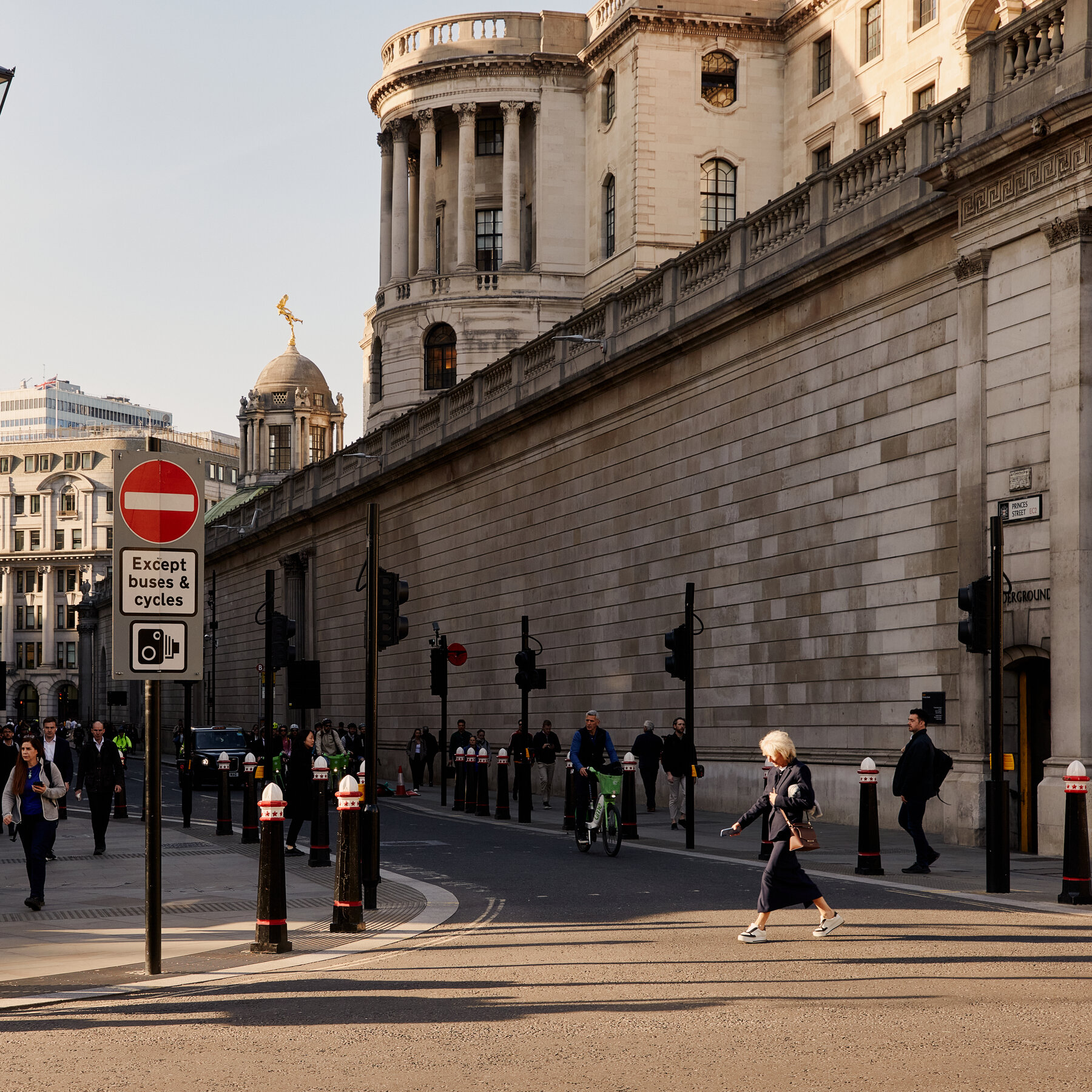 British Bond Market Turmoil Signals Deeper Economic Concerns
