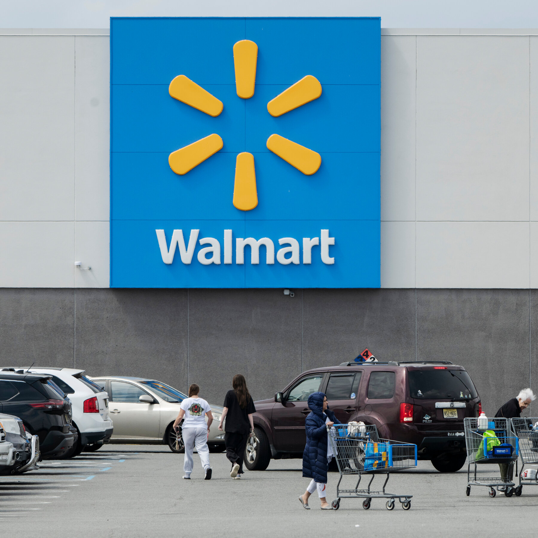 Squeezed Shoppers Signal Economic Strain Amid Robust Retail Sales