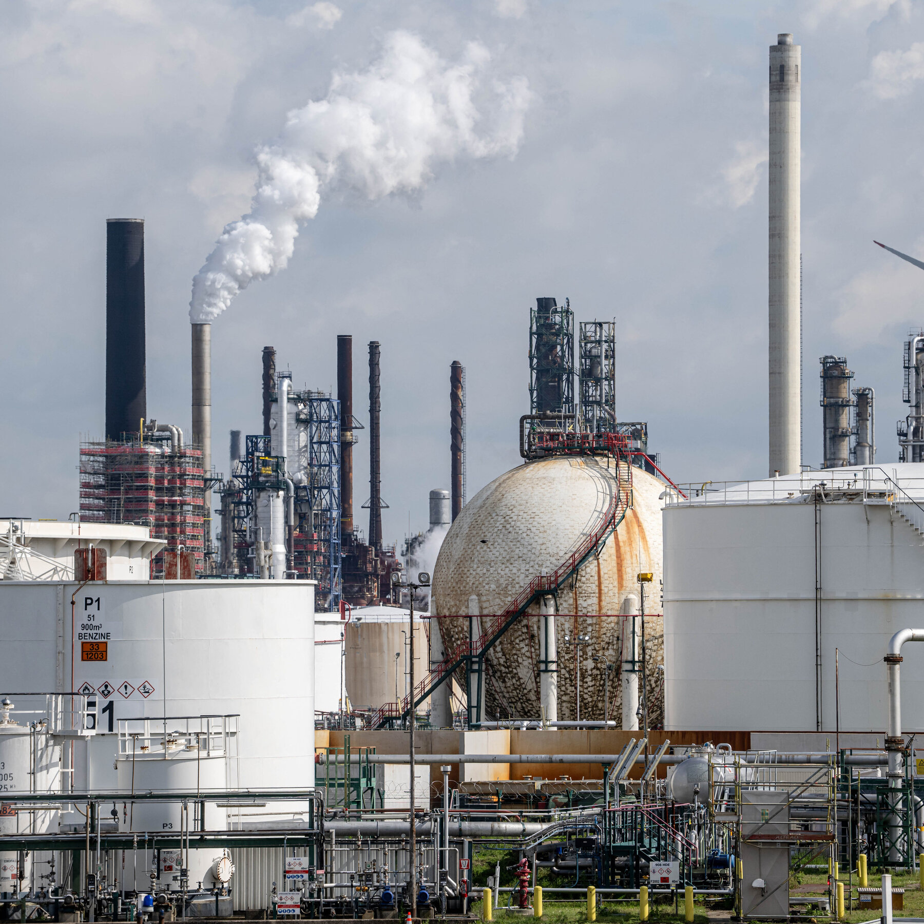 Middle East Hostilities Drive Oil Prices Up Amid Peace Deal Doubts
