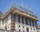 Bank of England Prioritizes Stability, Holds Interest Rates Amid Uncertainty