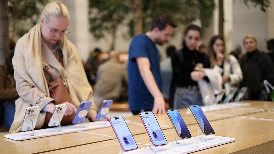 Apple Faces $250 Million Siri Settlement Over AI Feature Claims