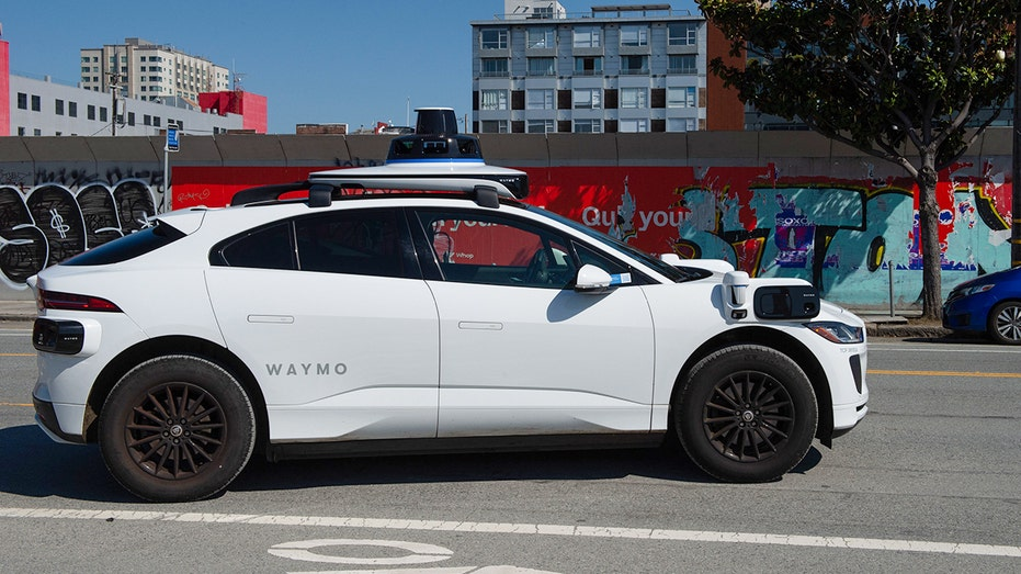 Waymo Robotaxi Leaves Passenger Stranded with Luggage at Airport