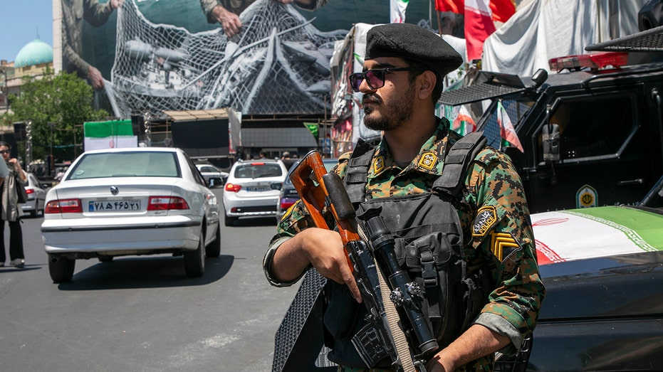Iranians Detail IRGC's Brutal Rule Amid Deepening Economic Crisis in Tehran